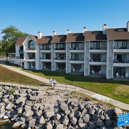 105 Edgewater Inn Charlevoix Exterior photo